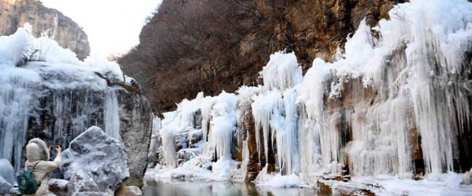 Çin’de donmuş şelalenin muhteşem görüntüleri