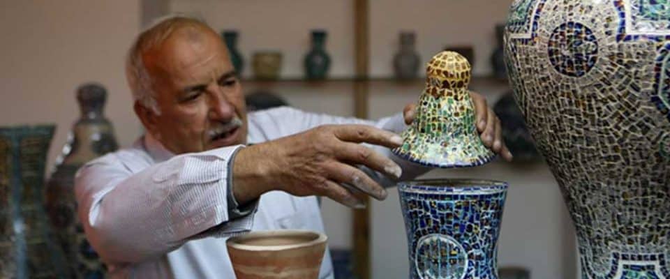 Filistinli sanatçı hasarlı seramiklerden yeni eserler üretiyor